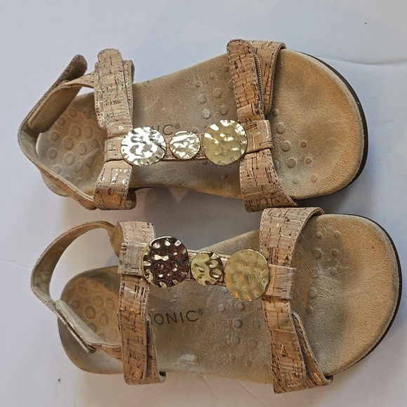 Vionic farra sandals Summer Shoes - Picture 2 of 8
